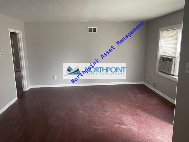 Foto del edificio - Three Bedroom With Fenced Back Yard