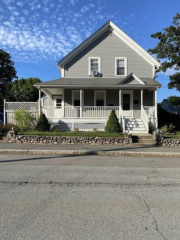 Walk to beautiful downtown North Attleboro - 75 Eddy St