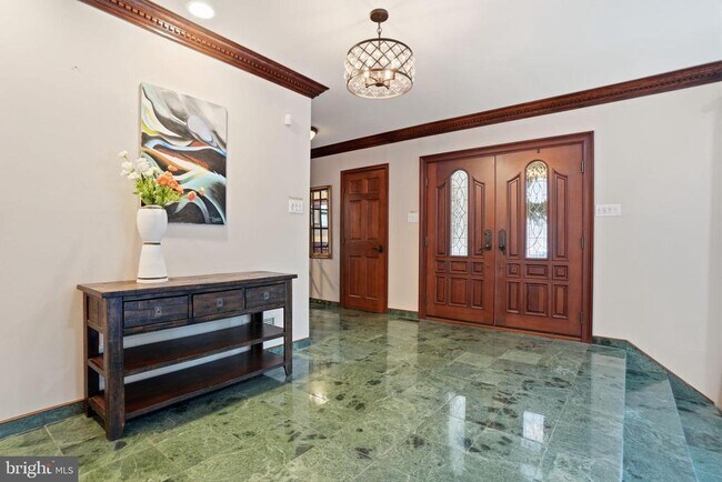 Foto del edificio - 244 Mathers Rd