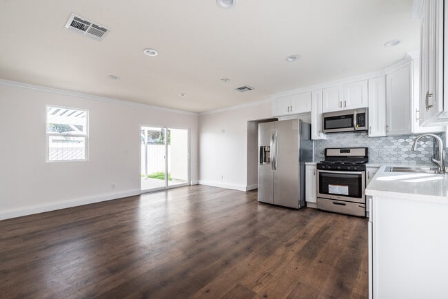 Building Photo - 7058 Willis Ave