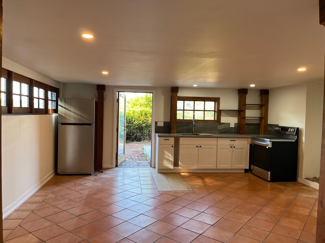 Primary Photo - 1124 Rosario Dr