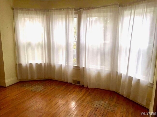 Building Photo - 224 Ivyhurst Cir