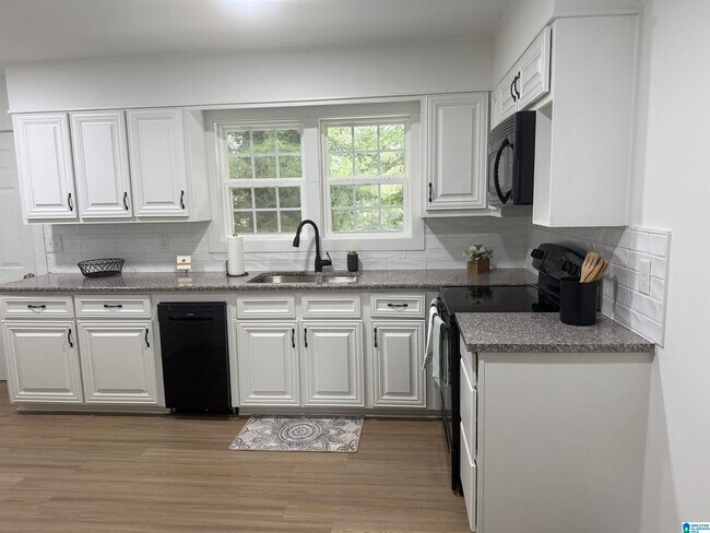 Foto del edificio - 26042604 Wood Dr NE
