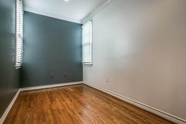 Foto del edificio - 4419 Holland Ave