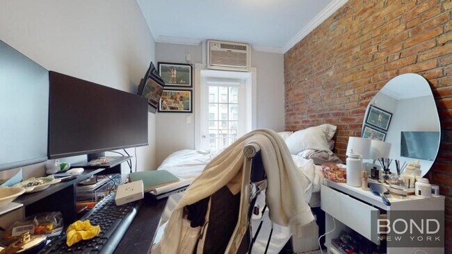 Foto del edificio - 424 E 9th St
