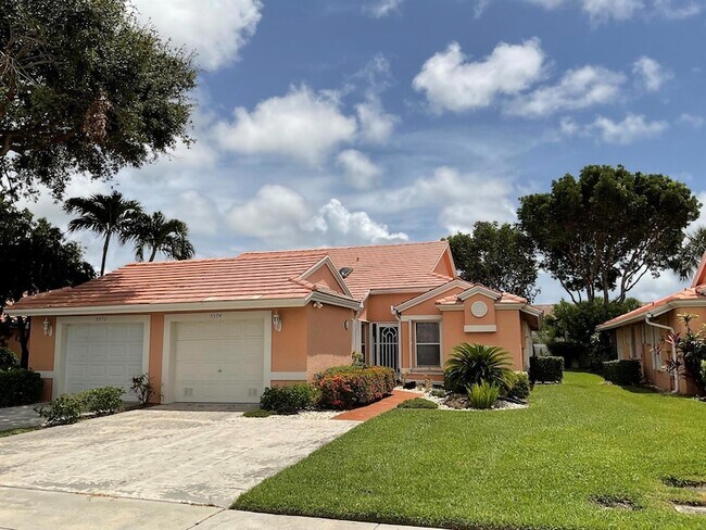 Foto del edificio - 5574 Royal Lake Cir