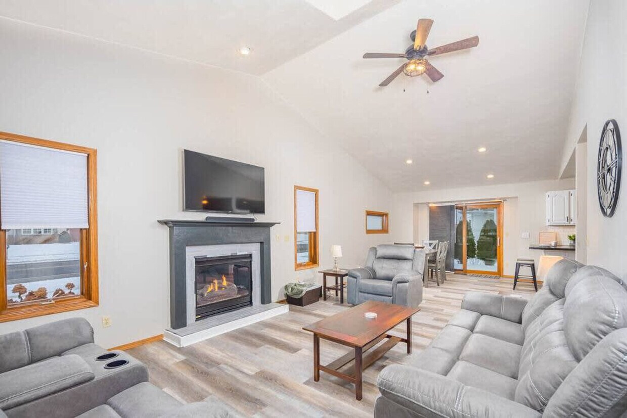 Foto principal - N307 Eastowne Ct
