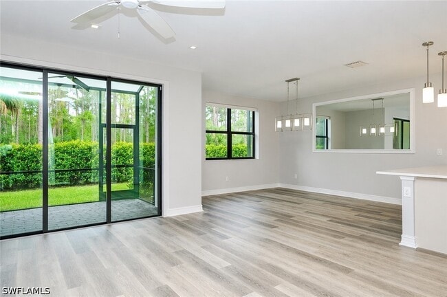 Foto del edificio - 7320 Rockefeller Dr