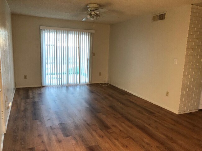 Foto del edificio - 608 E Auburn Dr