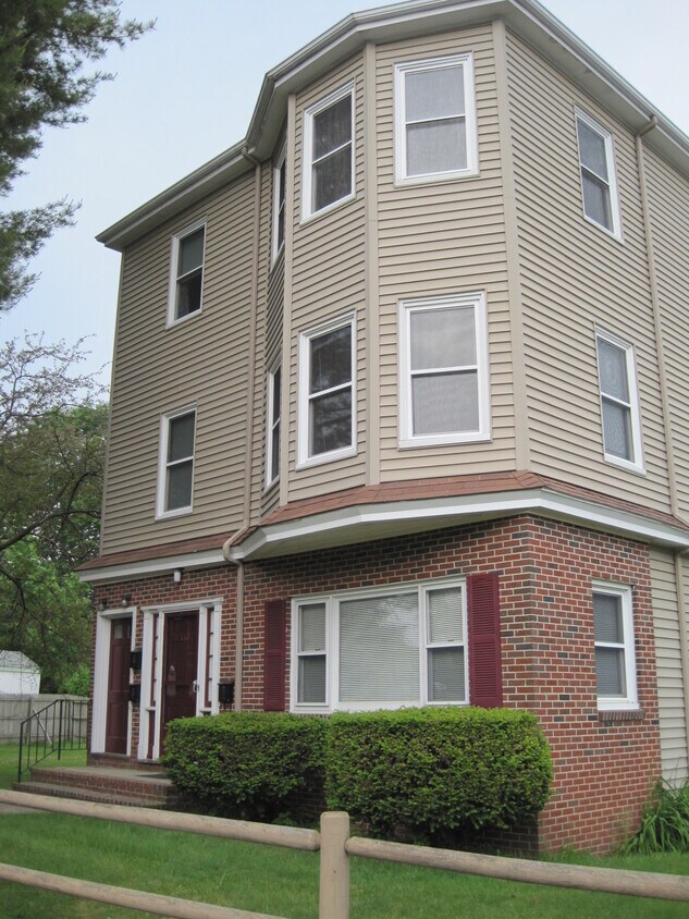 Primary Photo - 110 Veranda St