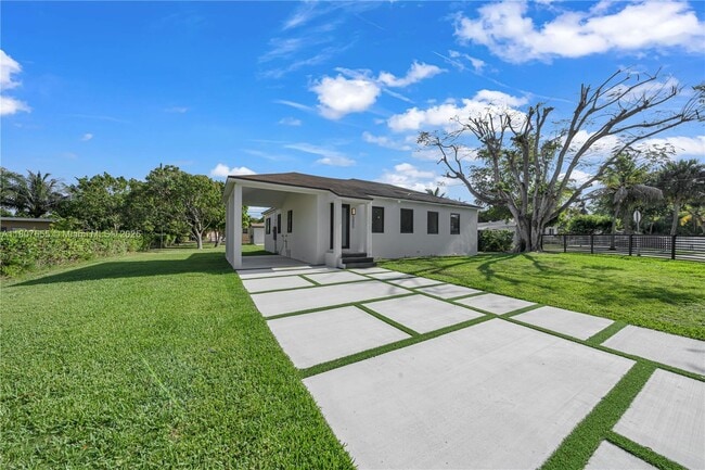 Building Photo - 5805 SW 46th Terrace
