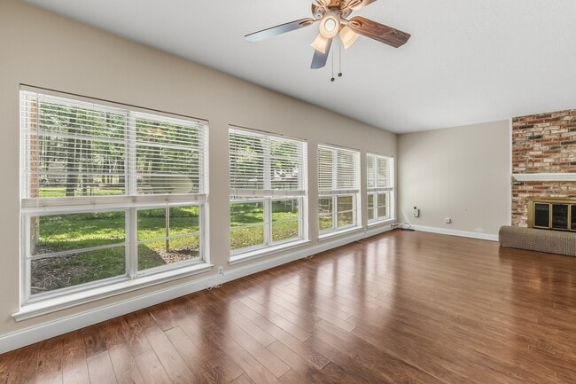 Building Photo - 401 Woodmont Dr