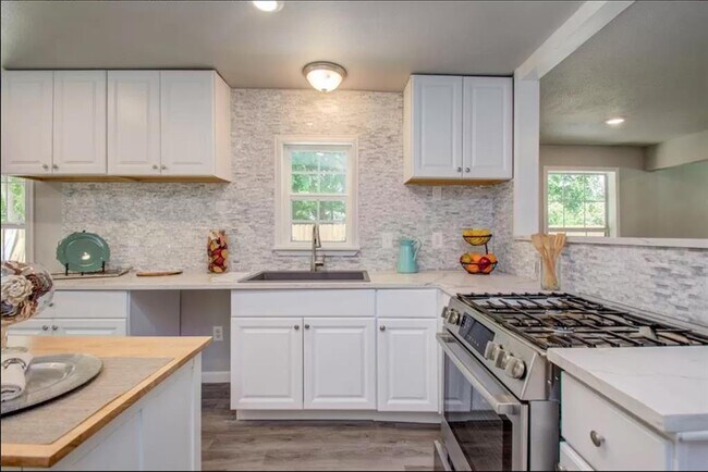 Foto del edificio - 4714 Nichols St