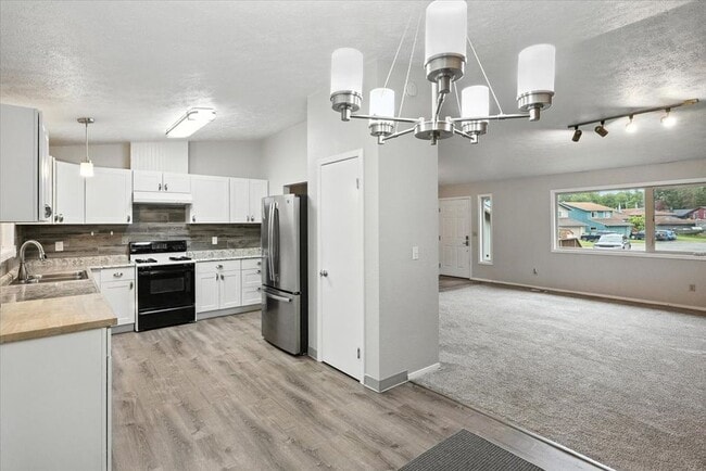 Foto del edificio - 8740 Carter Cir