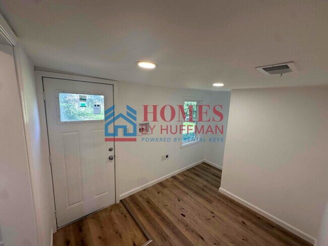 Building Photo - Two Bedroom House | Completely Updated