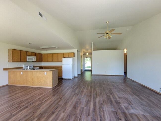 Building Photo - Home for Rent in Country Setting