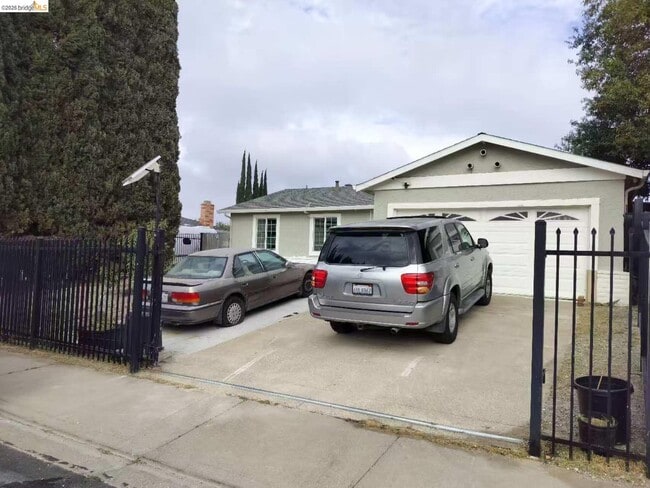 Building Photo - 1349 Alpine Dr