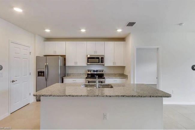 Foto del edificio - 725 Hadley St W