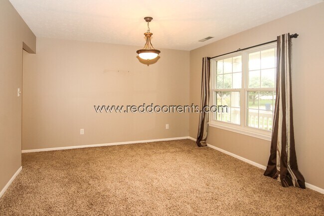 Building Photo - Fabulous Fishers Home!