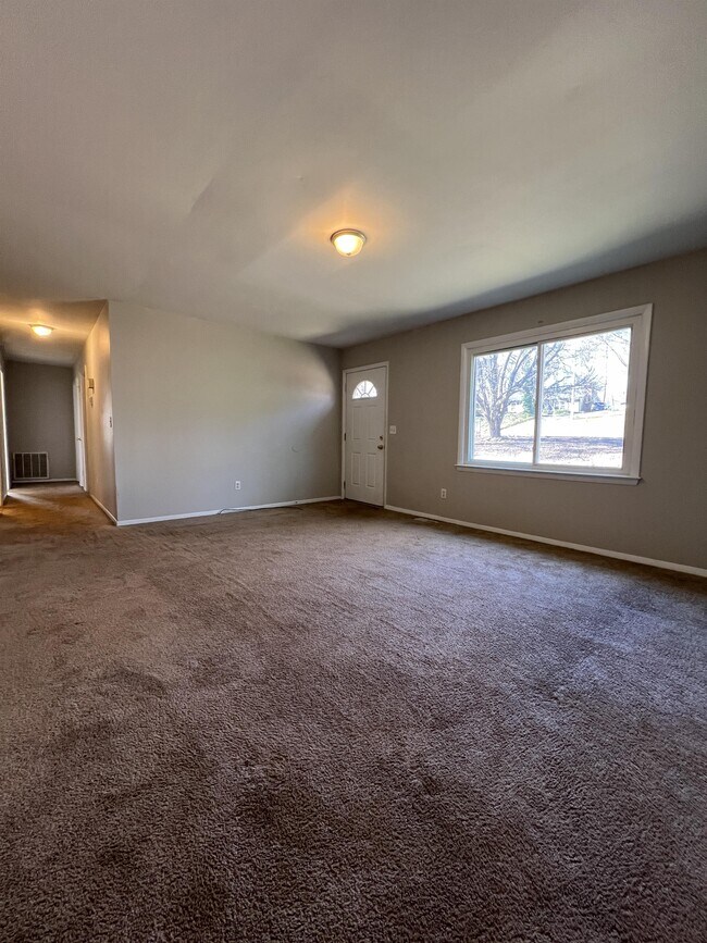 Building Photo - 406 Turkey Hill Dr