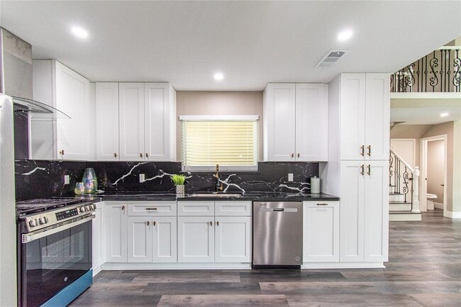 Building Photo - 3227 Westwick Dr