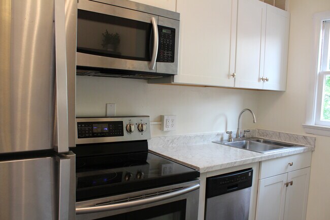Kitchen - 425 S Loudoun St