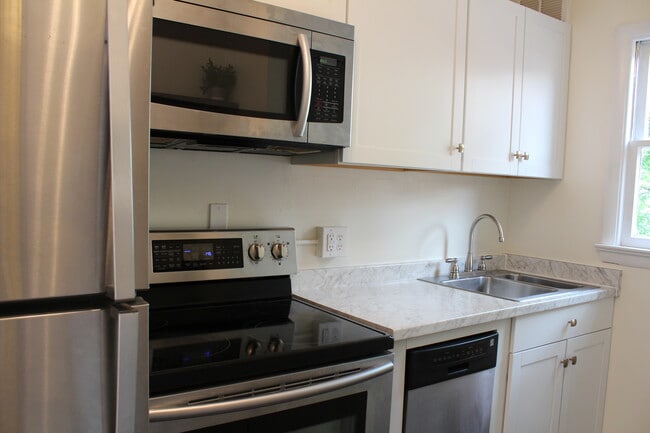 Kitchen - 425 S Loudoun St