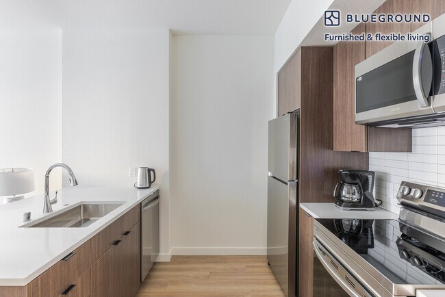 Foto del edificio - 100 Callan Ave