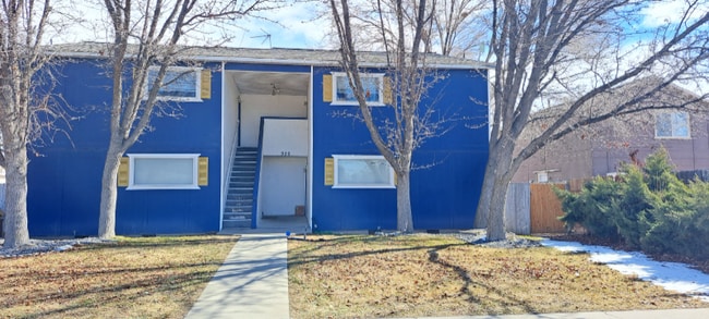 Building Photo - 950 Sparks St N