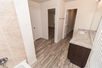 Building Photo - 5 Catalina Ct