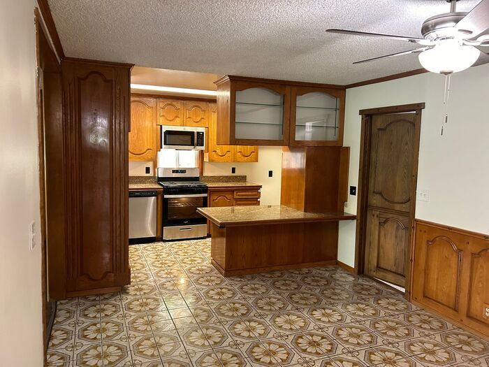 Primary Photo - HUGE 4BDRM HOUSE FOR LEASE! MUST SEE!