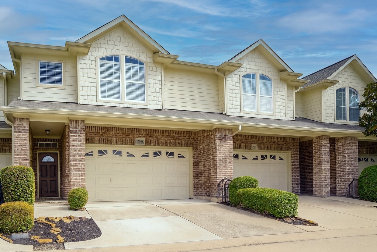 Foto principal - 10944 Chazenwood Dr