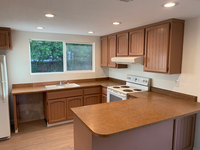 Building Photo - 3298 Kato Ct