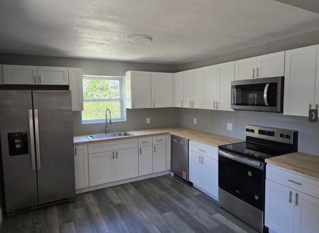 KITCHEN - 162 Sunset Dr
