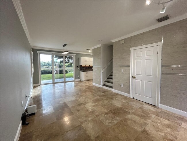 Building Photo - 604 NW 170th Ter