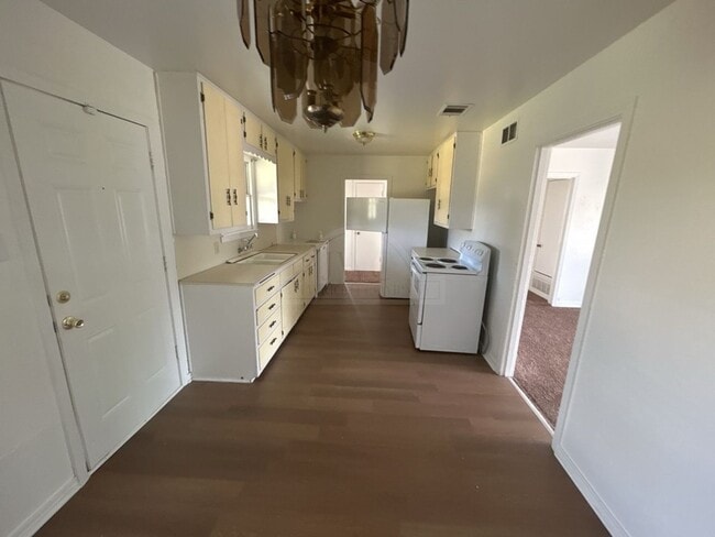 Building Photo - 1307 Chico Ct