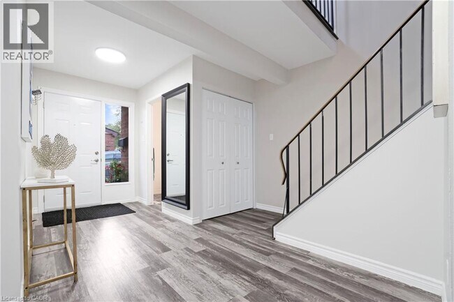 Photo du bâtiment - 770 Fanshawe Park Rd E