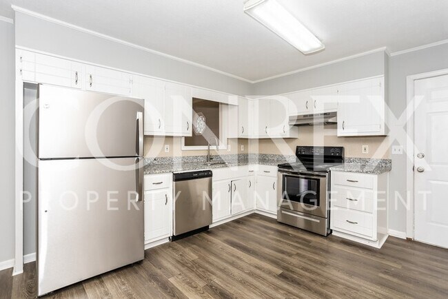 Building Photo - Beautiful 3 Bedroom Split Level!