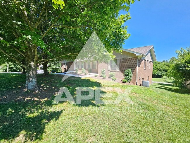 Building Photo - Renovated - 2 Bd 2.5 Ba Townhouse Duplex w/Huge Bonus room and oversized 1-car garage in West Kno...