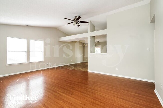 Foto del edificio - 7433 Redcliff Rd