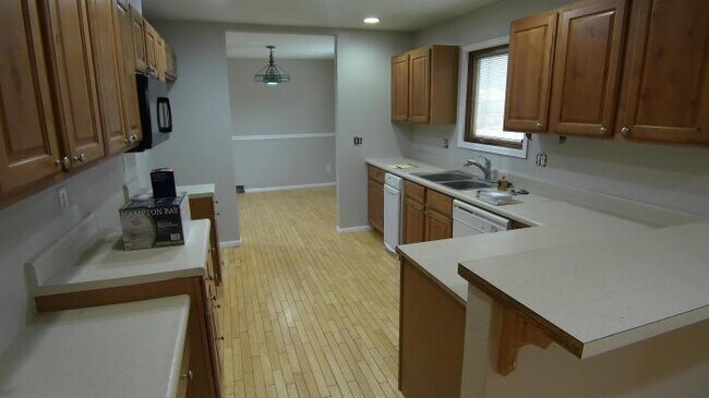 Building Photo - 6 bedroom in Fort Collins CO 80524