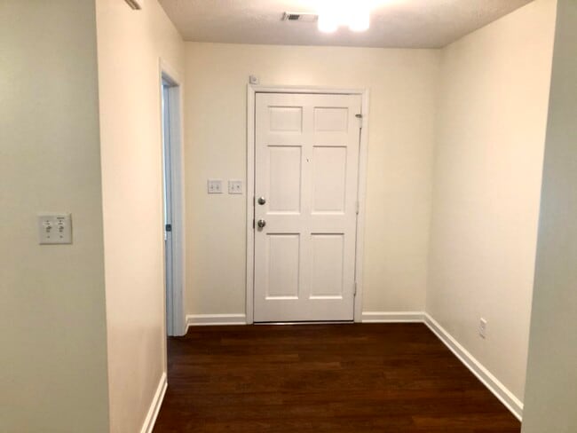 Building Photo - 2703 River Ridge Ct