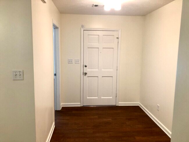 Foto del edificio - 2703 River Ridge Ct