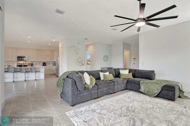 Foto del edificio - 5273 Lamone Ln