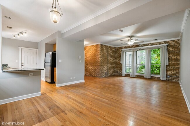 Building Photo - 4514 N Ashland Ave