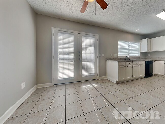 Building Photo - 2622 Townhall Ln