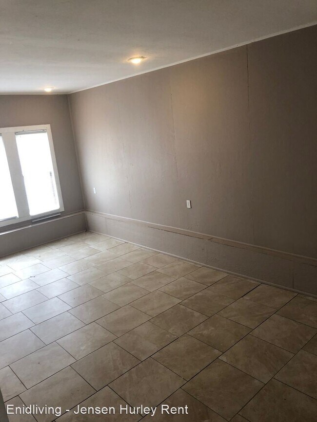 Building Photo - 3 br, 1 bath House - 350 E Cottonwood