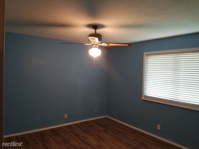 Building Photo - 2 br, 1.5 bath House - 240 Bayview Drive