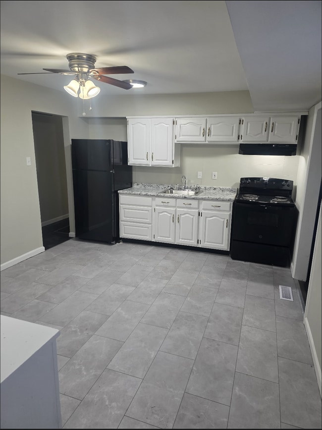 Building Photo - 336 Lanark Rd