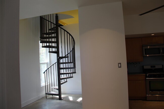Building Photo - 401 Arceneaux Rd